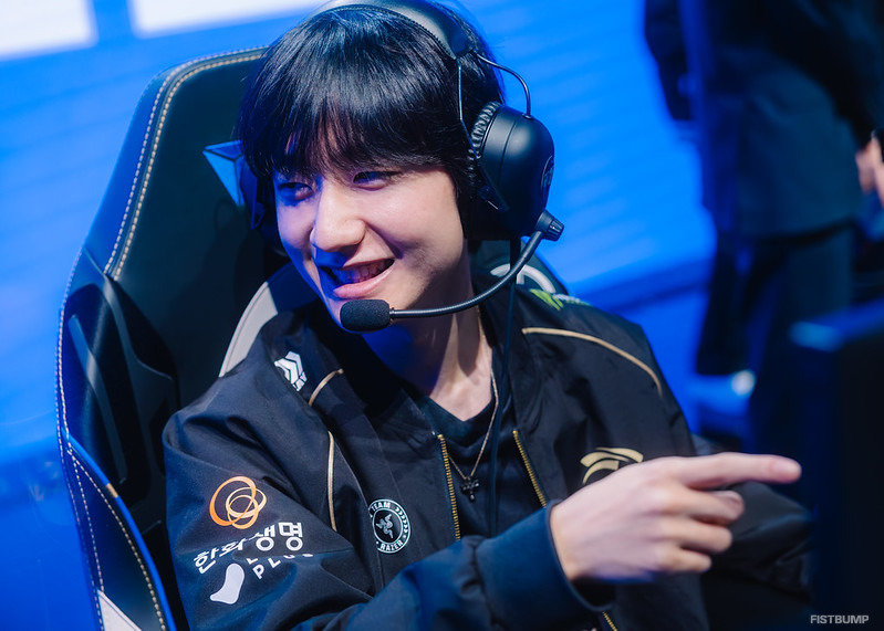スイスステージでHLEが100T相手に快勝！―Peanut「ファイトで勝機を掴んだことでスムーズに勝てた」【Worlds 2025インタビュー翻訳】