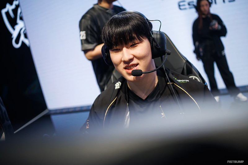 HLE、2-0でCFOを破りノックアウトステージ進出！Zeka「CFOは強いチームなのでバンピックから色々と準備した」【Worlds 2025インタビュー翻訳】