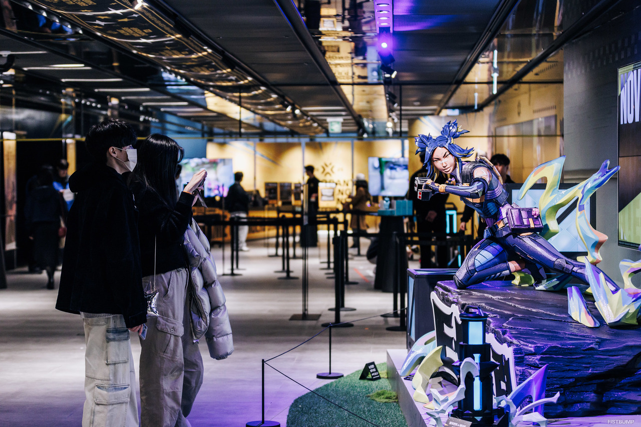 韓国「LoL Park」が「VAL Park」へ姿を変える―ネオンの巨大スタチューなどVALORANT特別装飾でGC Championshipを迎える