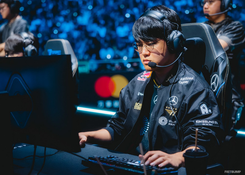 Gumayusi「今シーズンは本当に長く厳しく、自信が最も失われた一年。自分自身を証明する年だった」―「Worlds」優勝後の配信で本音を赤裸々に語る