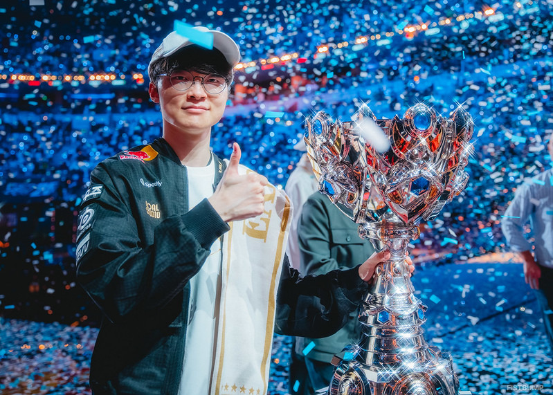 Faker × 韓国首相対談が公開―「現実的にプロゲーマーになるのは非常に難しい」Worlds 3連覇の喜びとプロとしてのキャリア観を語る