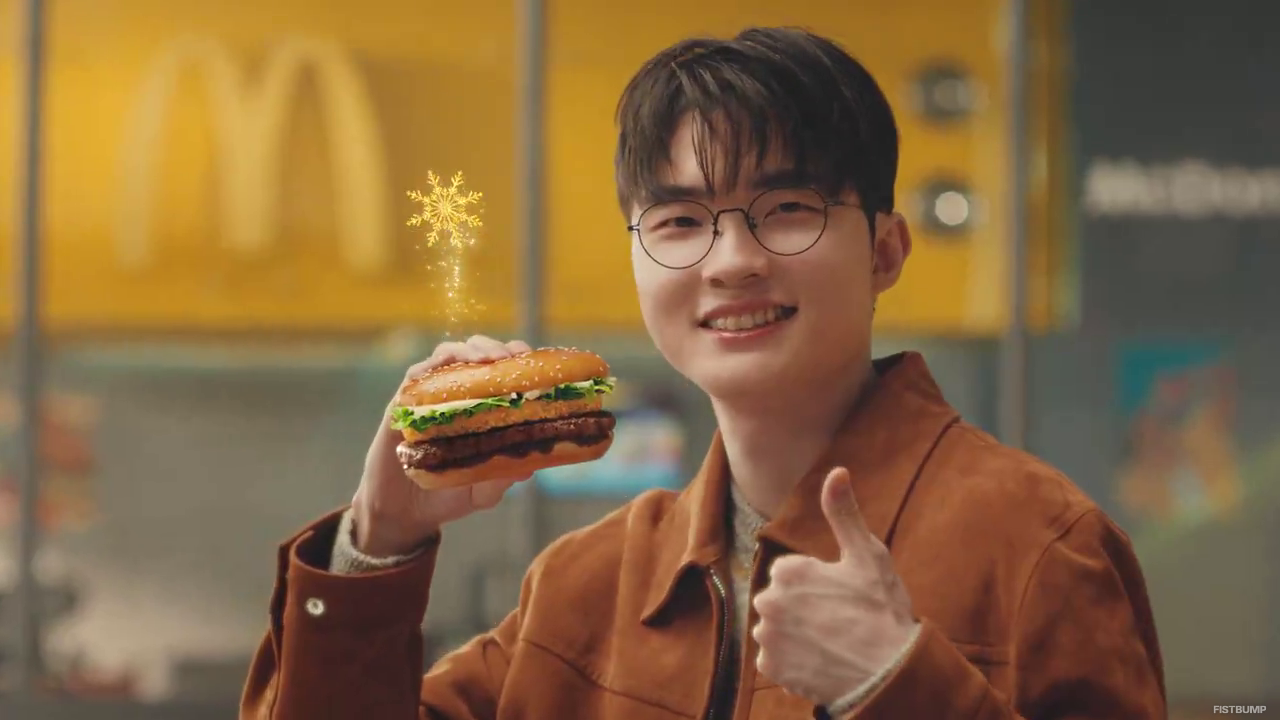T1 Fakerが韓国マクドナルドのCMに登場―バーガー片手に「パラッパパッパー」