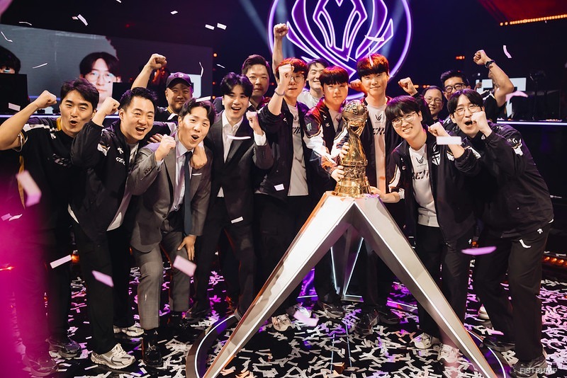 なぜ2025年は「史上最大の変革期」だったのか？フィアレスドラフト、リーグ再編、前人未踏の3連覇―激動のLoL Esports 2025年を総括