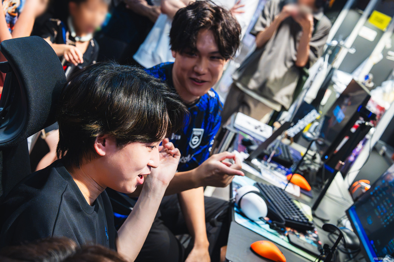 「どっちが悪い？（笑）」EugeoとEntyの“プロレス”で会場も沸いた「LJL 新旧プロ エキシビションマッチ」―ベテランのマクロ vs 若手のフィジカルでプライドがぶつかり合うBO3【現地レポ】