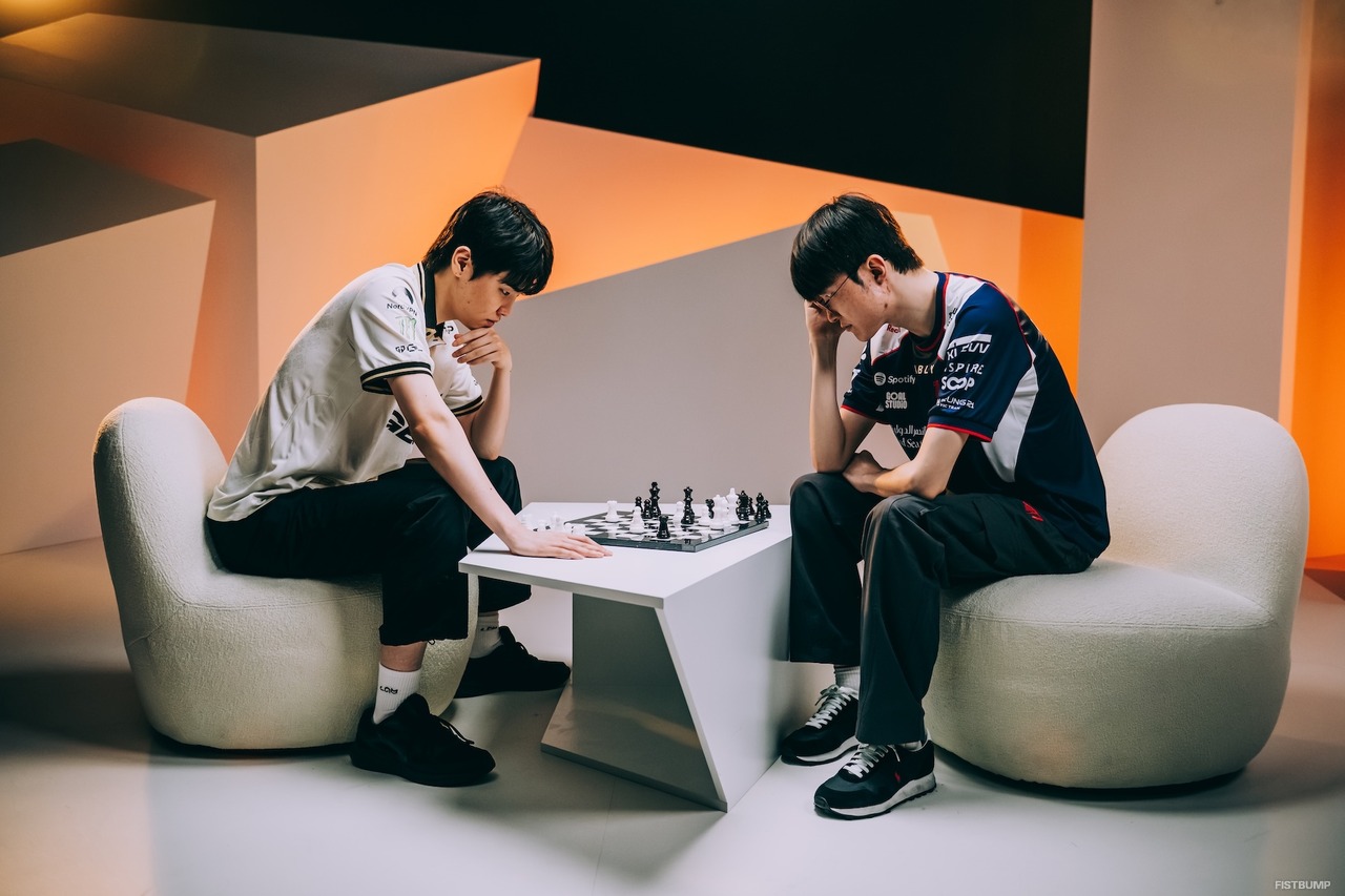 Faker × Chovy直筆サイン入りチェスボードがオークションに出品―世界に1つだけのコレクティブル第1弾【eスポーツワールドカップ2026】