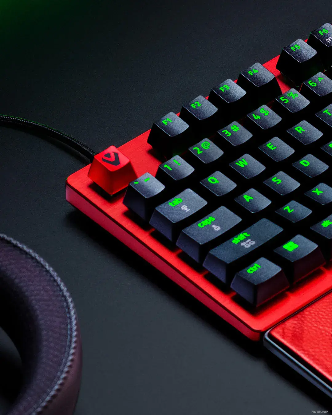 Sentinels × Razer、コラボゲーミングキーボード発表―赤を基調とした「Huntsman V3 Pro TKL 8KHz」SENエディション