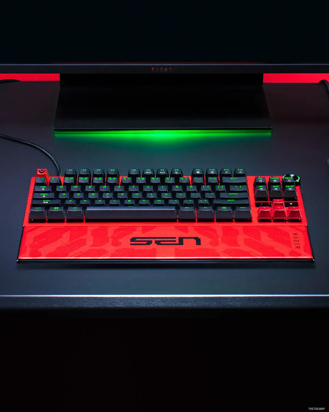 Sentinels × Razer、コラボゲーミングキーボード発表―赤を基調とした「Huntsman V3 Pro TKL 8KHz」SENエディション