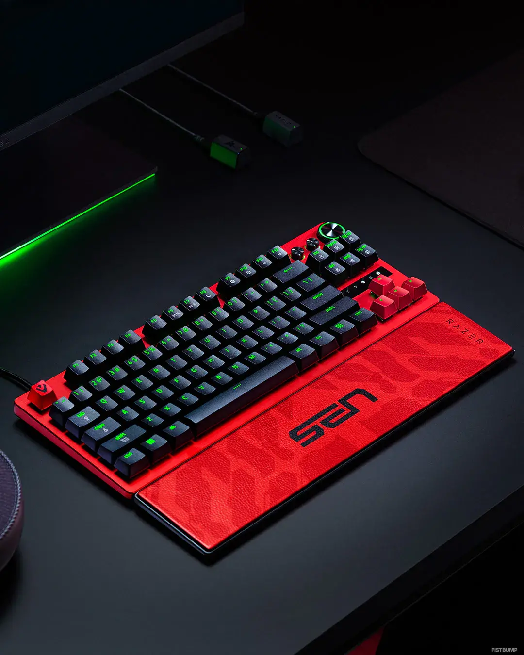 Sentinels × Razer、コラボゲーミングキーボード発表―赤を基調とした「Huntsman V3 Pro TKL 8KHz」SENエディション