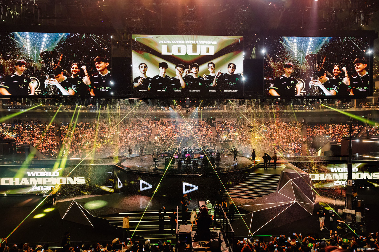 「いつか君の番が来る」LOUDが4年ぶりの世界王者に―erdeが最年少IGLでMVP、tkzinの父も祝福【VALORANT Champions 2026】