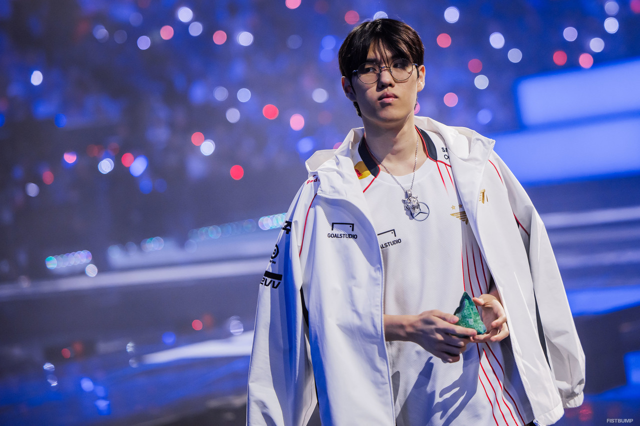 T1 Faker「まだ足りないところが多くある」…2025年シーズンのユニフォーム&深紅のジャケットがお披露目、意気込みも語られる