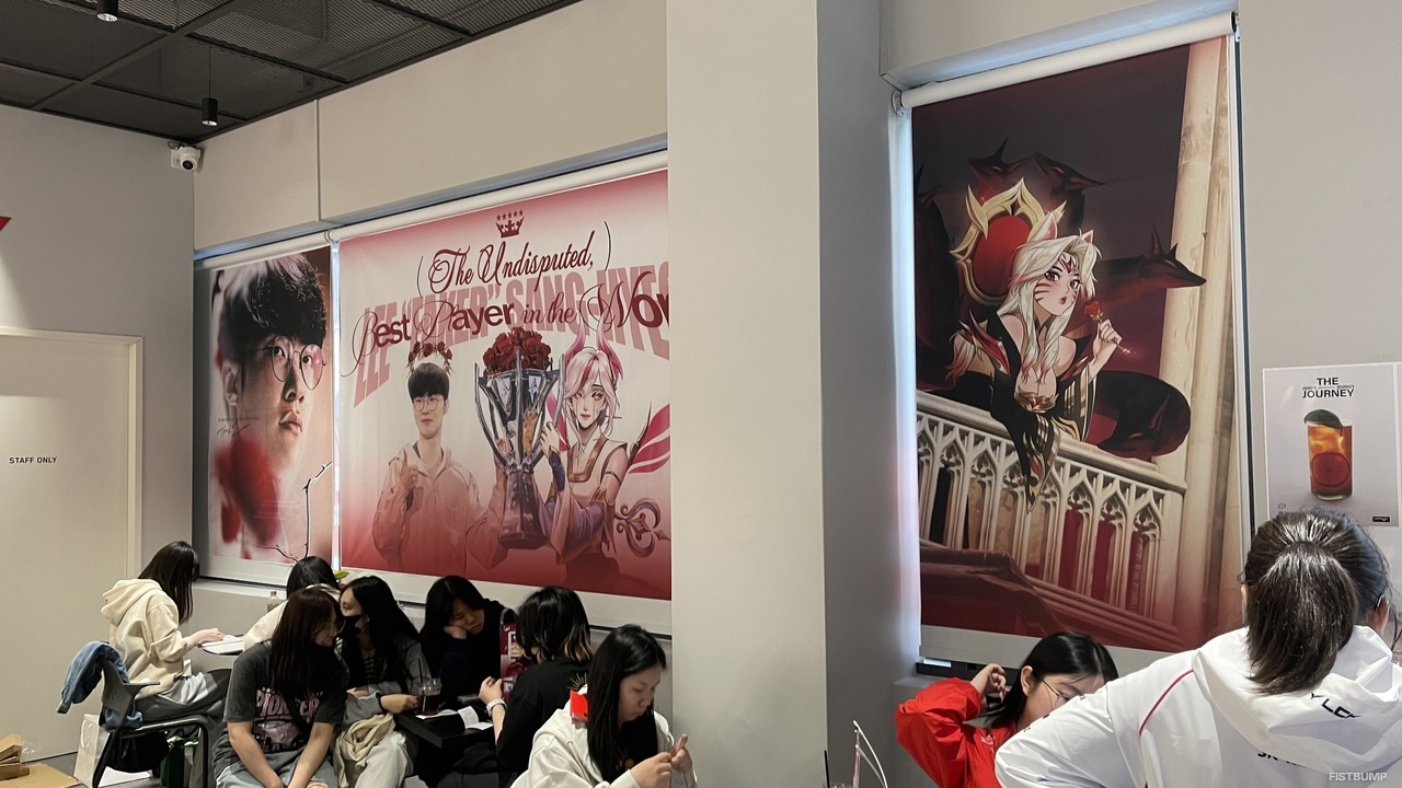 ファン主催「Fakerの誕生日カフェ」に潜入！韓国特有のファン文化に迫る