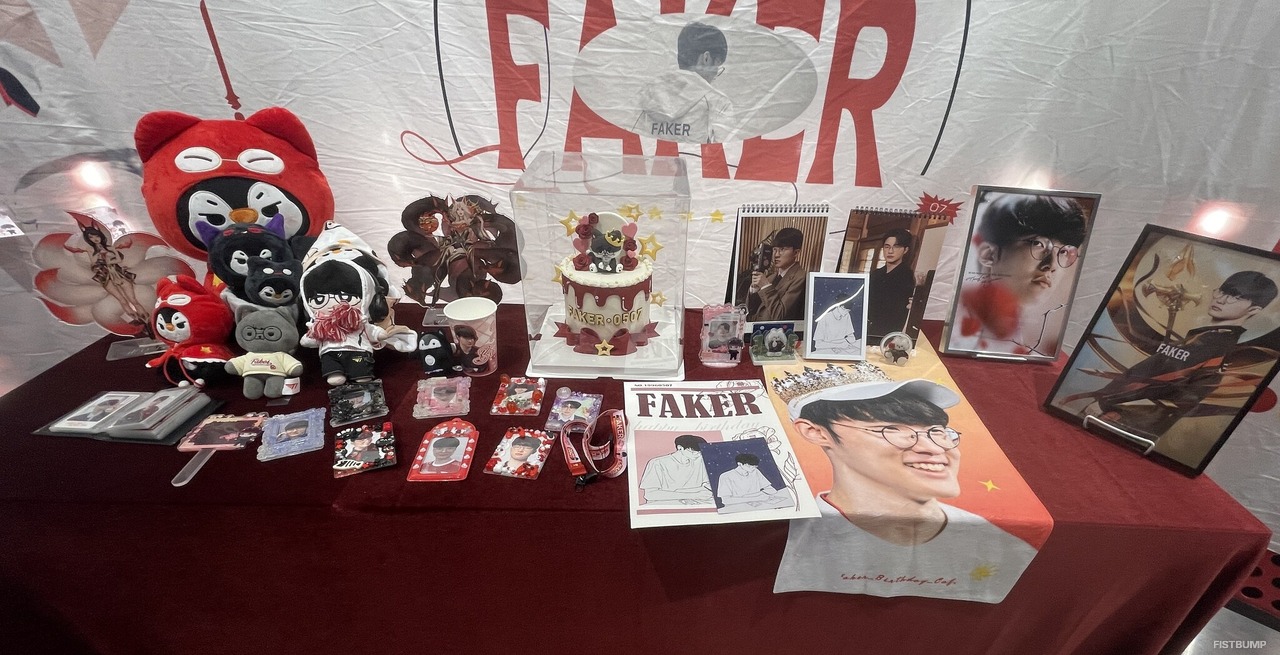 ファン主催「Fakerの誕生日カフェ」に潜入！韓国特有のファン文化に迫る