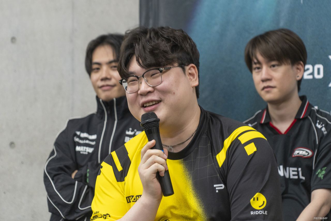 JoxJoとBlackWizの因縁、yatsukaの挑発、そしてGONのスーツ姿―各チームの懸ける想いが垣間見えた「Season Finals」前日記者会見をレポート【Challengers Japan 2025 Season Finals】