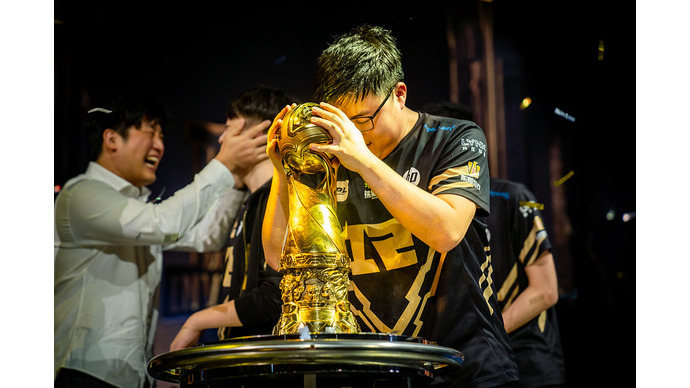 なぜ「Uzi」は『LoL』殿堂入りを果たしたのか…神童と呼ばれ、王座に嫌われ、それでも英雄であり続けた男の物語【Hall of Legends特集】 画像
