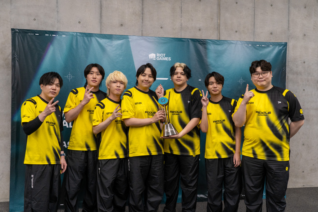 VCJ プレイヤーカード　RIDDLE 集合　入場特典　ホロカード VCJ プレイヤーカード RIDDLE Caedyeホロサイン入り 入場特典