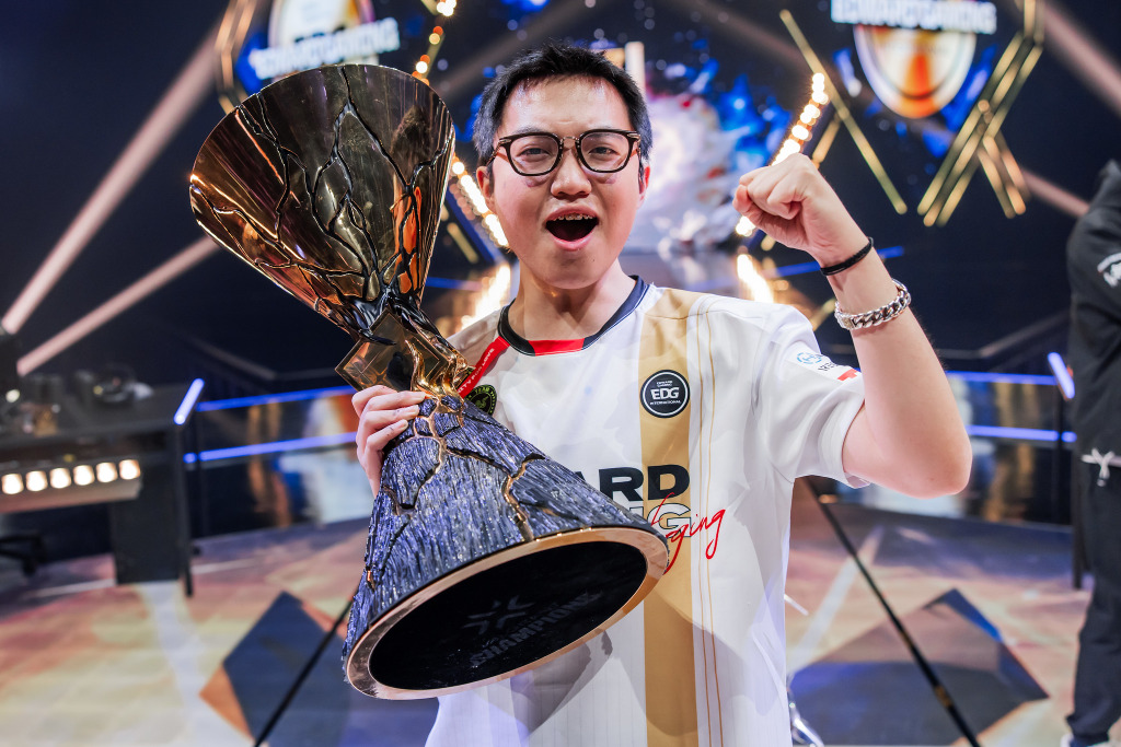 XQQ「カンカン二人積むのは反則だって」EDGにZmjjKKそっくりな