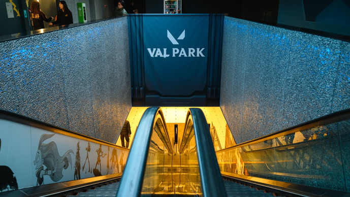 韓国「LoL Park」が「VAL Park」へ姿を変える―ネオンの巨大スタチューなどVALORANT特別装飾でGC Championshipを迎える