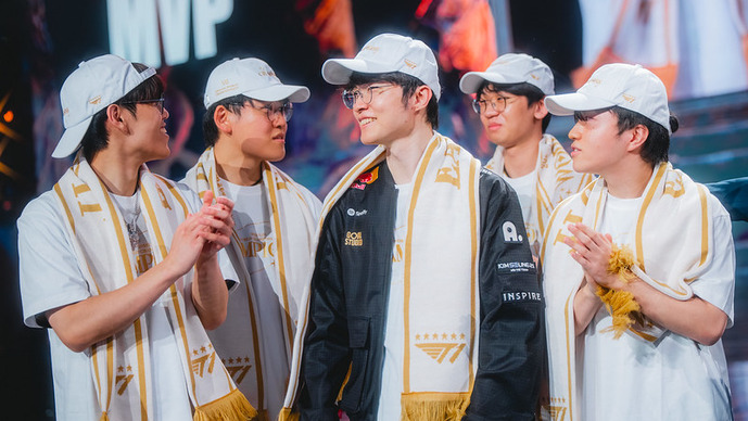 Faker「Gumayusiと一緒にプレー出来ないのは残念。新チームで素晴らしい成績を残せるよう祈っている」—「Worlds」3連覇を共にした戦友との別れを惜しむ