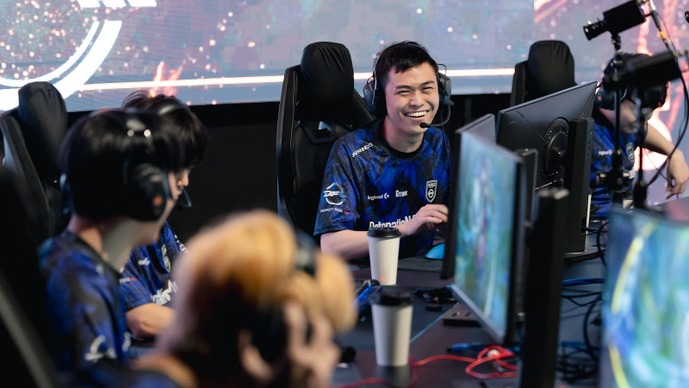 Split 2のDFMは、3つの国籍融合で「めっちゃ喋る」チームへ！まずは勝利から「ひとつずつ目標を上げていきたい」 ―DFM Kakkun＆Pazコーチインタビュー【LCP Split 2 直前インタビュー】