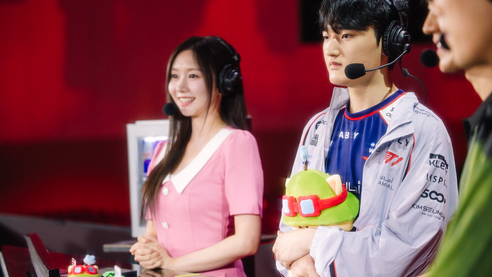 ルーザーズブラケットのT1がFURに3-0で勝利！Peyz「MSIで一番期待できるボットレーナーは自分」、APCメタの背景とG2戦に向けた意気込みを語る【MSI 2026インタビュー翻訳】