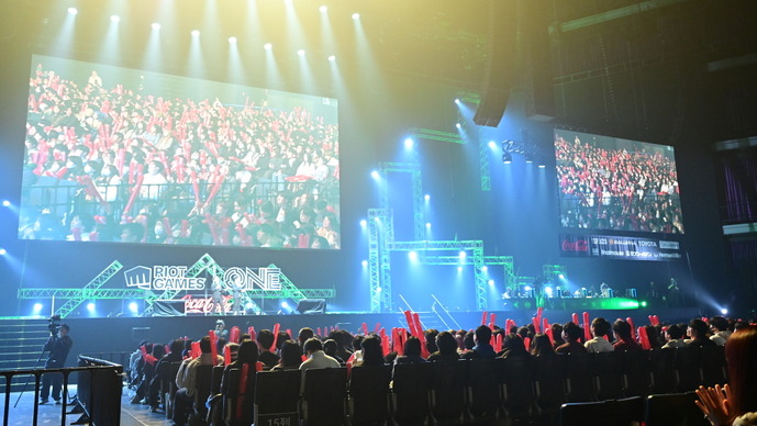 「Riot Games ONE 2024」会場レポート！白熱したプロとストリーマーたちの試合や会場の様子などをまとめてお届け！【フォトレポート】