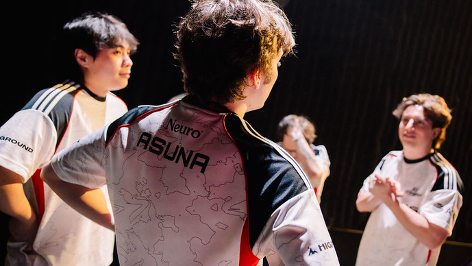 100T Asuna、旧正月のお祝いで「チャイナドレス」姿を披露―スリットからチラリとのぞく美脚に多くのプロが息を呑む