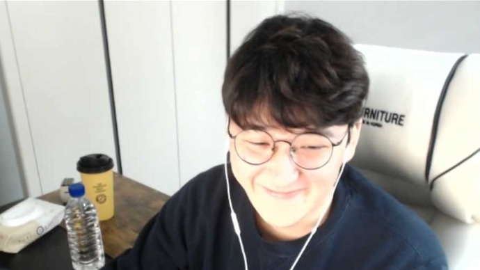 「Reitaさんよりはマシか」…韓国で『LoL』修行中のCrazy Raccoon・じゃすぱーが理髪店で“ちょっとアレ”な髪型にされてしまう 画像