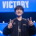 スイスステージでHLEが100T相手に快勝！―Peanut「ファイトで勝機を掴んだことでスムーズに勝てた」【Worlds 2025インタビュー翻訳】