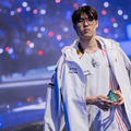 T1 Faker「まだ足りないところが多くある」…2025年シーズンのユニフォーム&深紅のジャケットがお披露目、意気込みも語られる