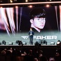 T1 Faker「まだ足りないところが多くある」…2025年シーズンのユニフォーム&深紅のジャケットがお披露目、意気込みも語られる