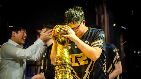 なぜ「Uzi」は『LoL』殿堂入りを果たしたのか…神童と呼ばれ、王座に嫌われ、それでも英雄であり続けた男の物語【Hall of Legends特集】 画像