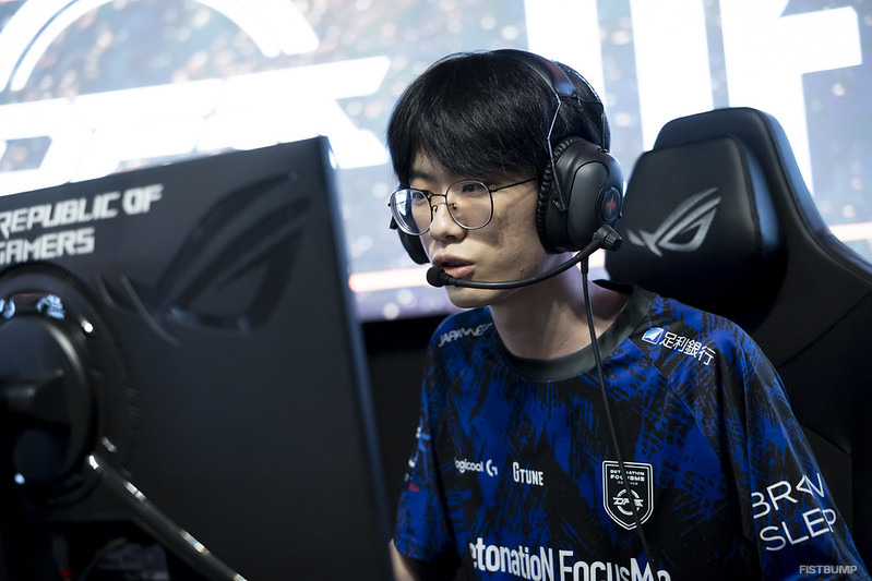 DFM Fisher「前回と同じパターンで負けてしまったので修正が必要」―CFO相手に1-2惜敗のDFM、問題点は何度も相手に有利を渡してしまったこと【LCP 2026 Split 2】